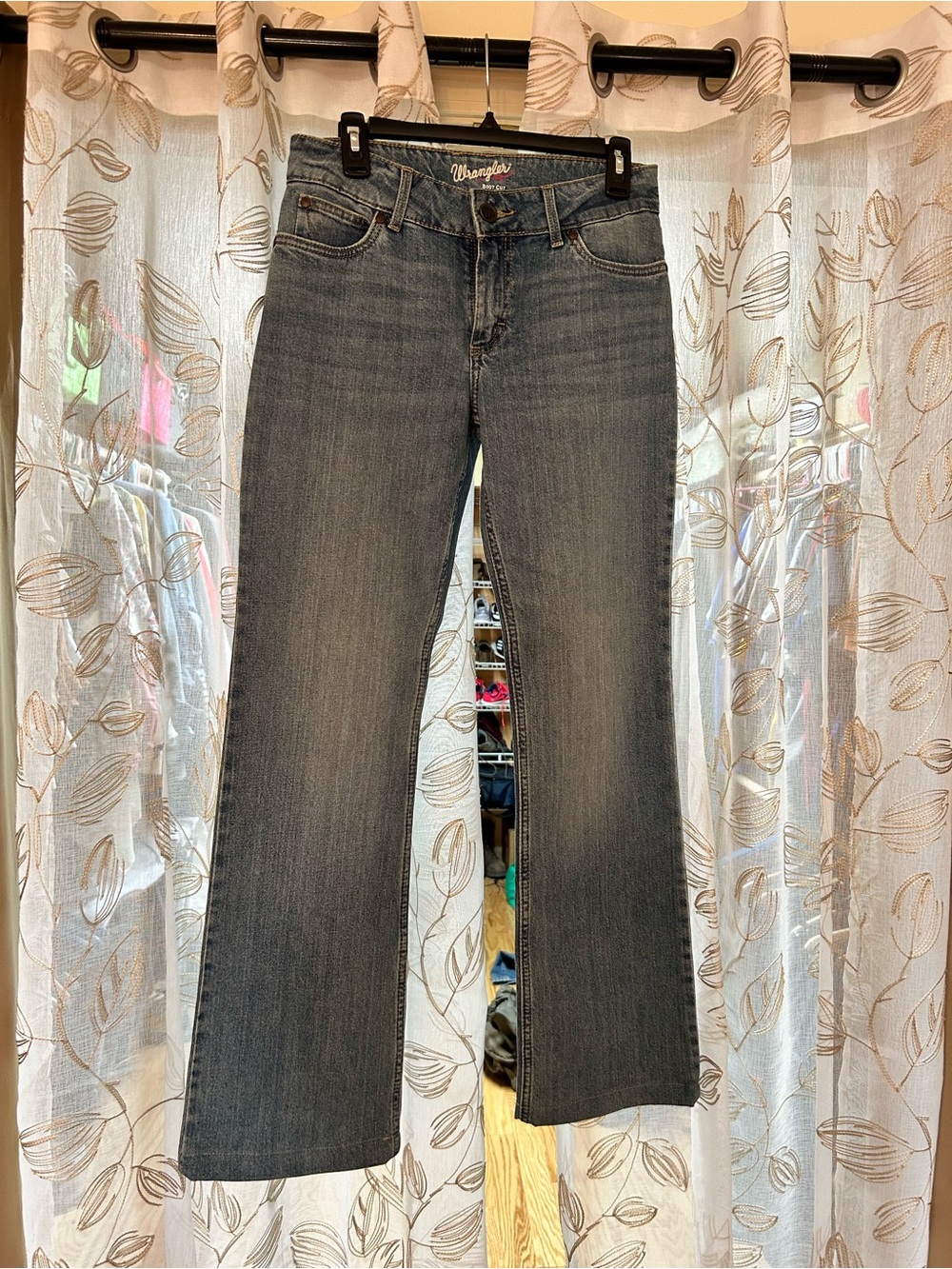 Wrangler Women's Flared Jeans in Medium Dark Blue